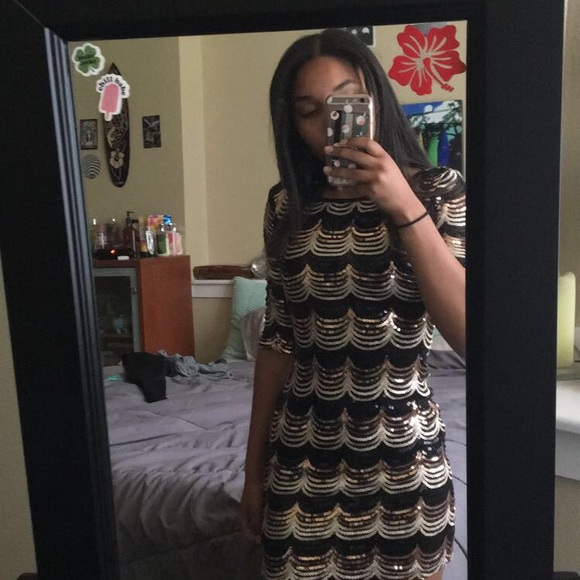 Formal dress - Picture 3 of 4